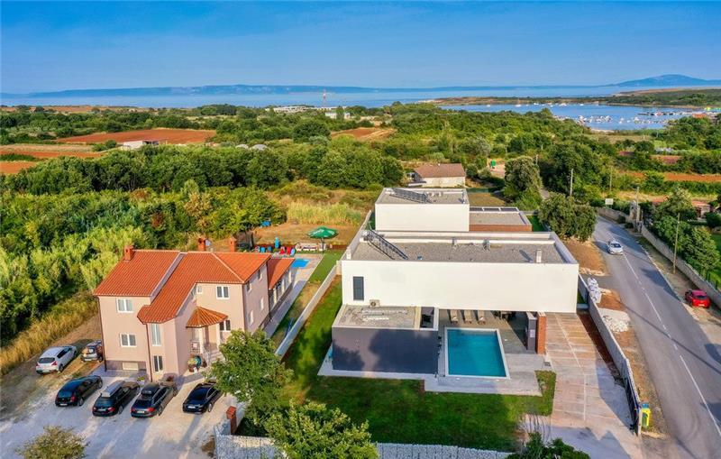 4 Bedroom Villa with Heated Pool in Lisnjan near Pula, Istria, Sleeps 8