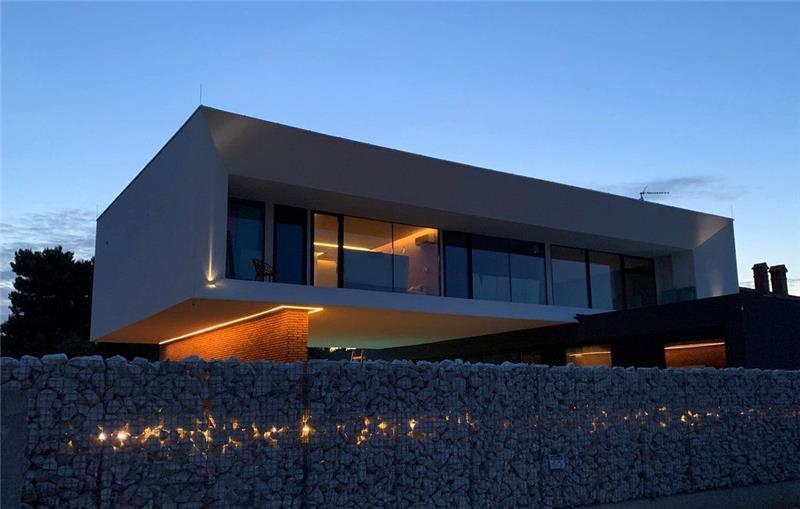 4 Bedroom Villa with Heated Pool in Lisnjan near Pula, Istria, Sleeps 8