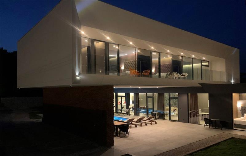 4 Bedroom Villa with Heated Pool in Lisnjan near Pula, Istria, Sleeps 8