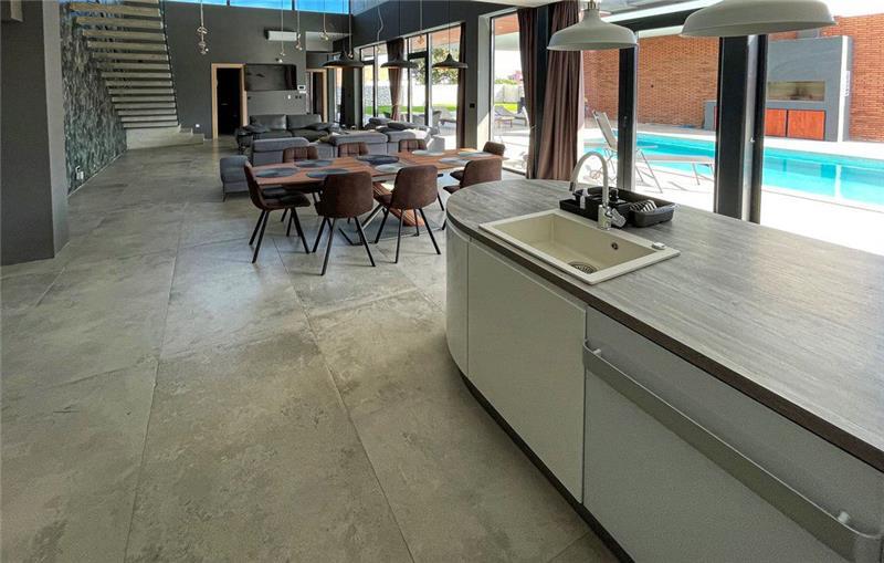 4 Bedroom Villa with Heated Pool in Lisnjan near Pula, Istria, Sleeps 8