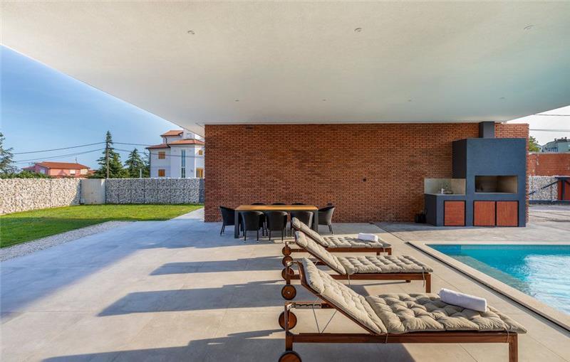 4 Bedroom Villa with Heated Pool in Lisnjan near Pula, Istria, Sleeps 8