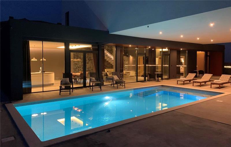 4 Bedroom Villa with Heated Pool in Lisnjan near Pula, Istria, Sleeps 8