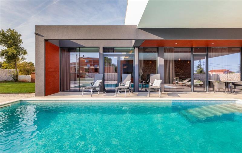 4 Bedroom Villa with Heated Pool in Lisnjan near Pula, Istria, Sleeps 8