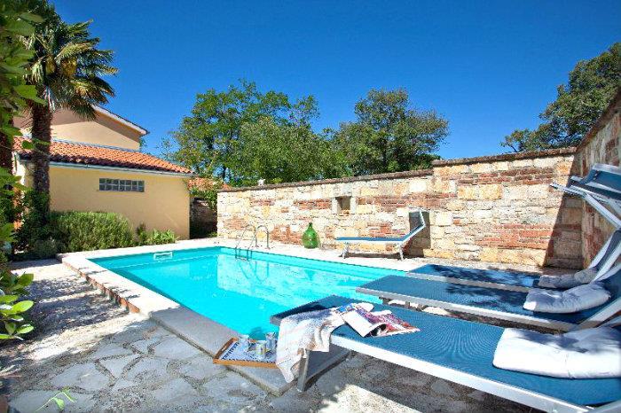 2 x 2 Bedroom Villas with Pools Near Umag, Sleeps 7