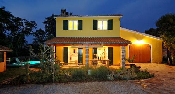 2 x 2 Bedroom Villas with Pools Near Umag, Sleeps 7