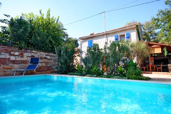 2 x 2 Bedroom Villas with Pools Near Umag, Sleeps 7