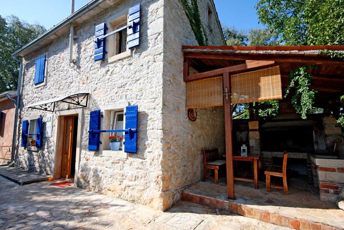 2 x 2 Bedroom Villas with Pools Near Umag, Sleeps 7