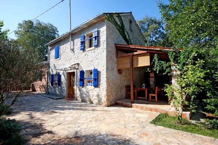 2 x 2 Bedroom Villas with Pools Near Umag, Sleeps 7