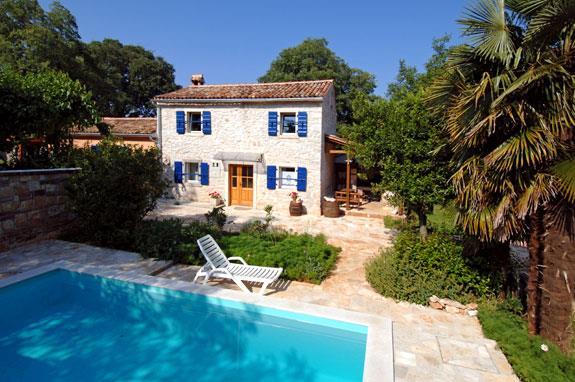2 x 2 Bedroom Villas with Pools Near Umag, Sleeps 7