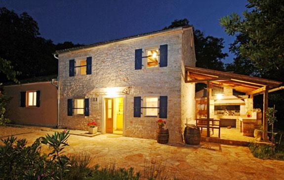 2 x 2 Bedroom Villas with Pools Near Umag, Sleeps 7