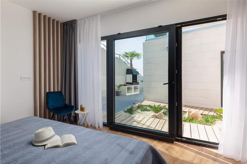 Luxury Beachfront Villa with Heated Infinity Pool near Trogir, Sleeps 8