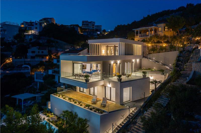 Luxury Beachfront Villa with Heated Infinity Pool near Trogir, Sleeps 8