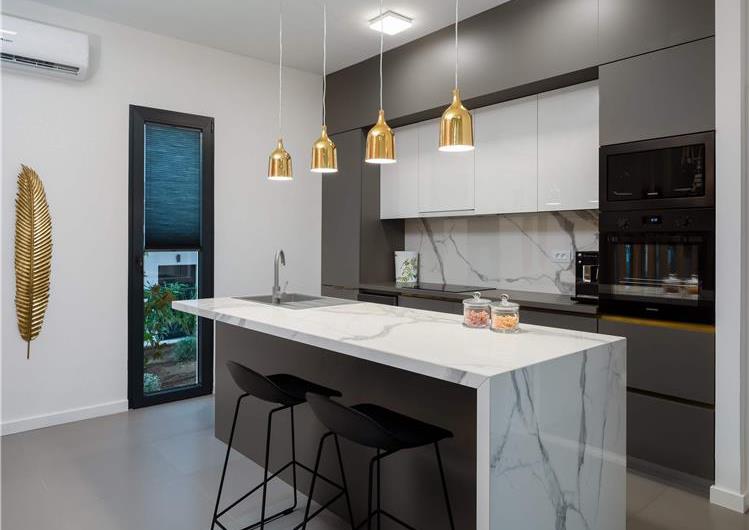 Luxury Beachfront Villa with Heated Infinity Pool near Trogir, Sleeps 8