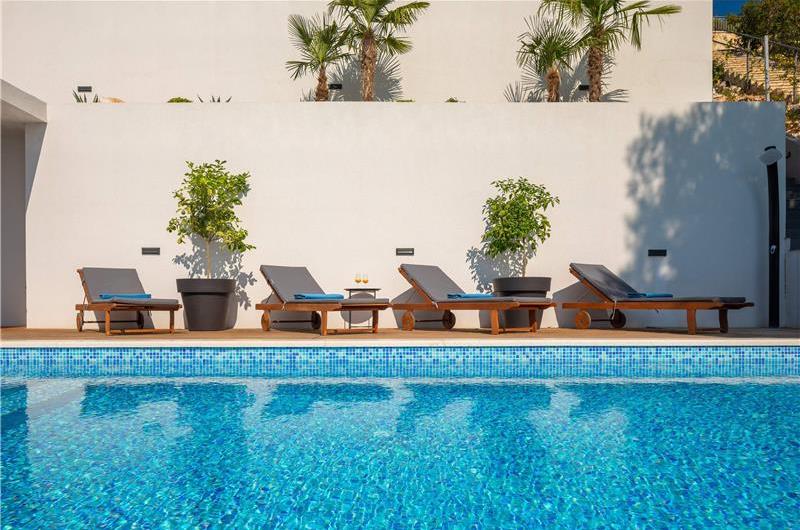 Luxury Beachfront Villa with Heated Infinity Pool near Trogir, Sleeps 8