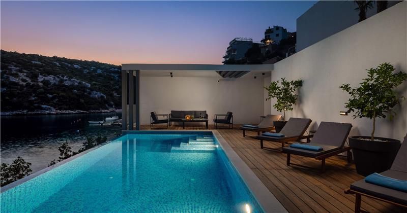 Luxury Beachfront Villa with Heated Infinity Pool near Trogir, Sleeps 8