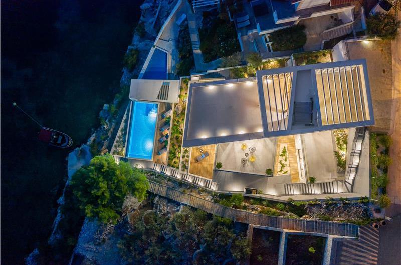 Luxury Beachfront Villa with Heated Infinity Pool near Trogir, Sleeps 8