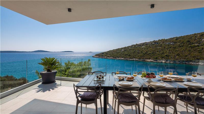 Luxury Beachfront Villa with Heated Infinity Pool near Trogir, Sleeps 8