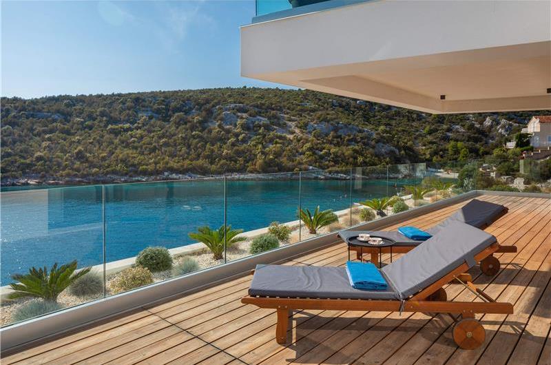 Luxury Beachfront Villa with Heated Infinity Pool near Trogir, Sleeps 8
