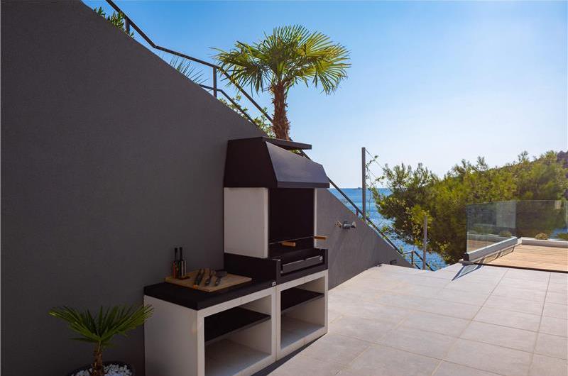 Luxury Beachfront Villa with Heated Infinity Pool near Trogir, Sleeps 8