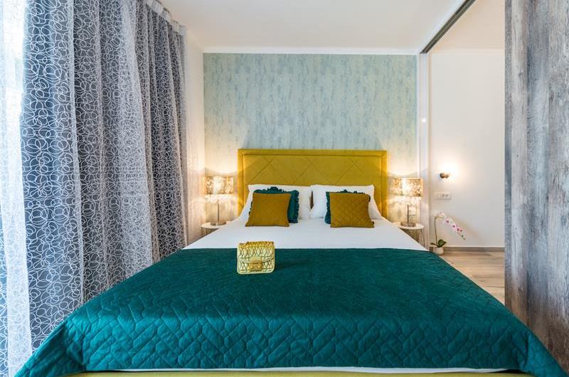 Luxury Studio Apartment with Free Parking in Gruz-Lapad, Dubrovnik City sleeps 2