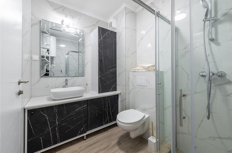 Luxury Studio Apartment with Free Parking in Gruz-Lapad, Dubrovnik City sleeps 2