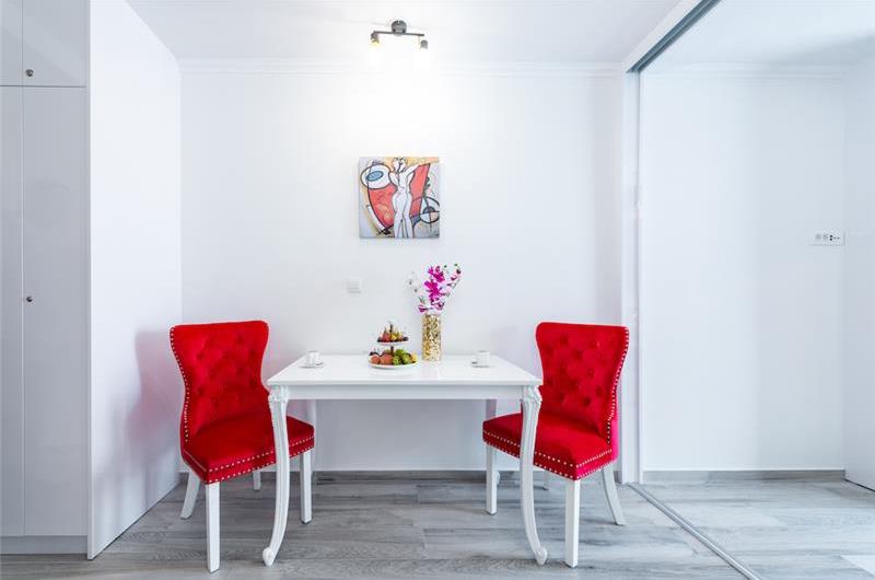 Luxury Studio Apartment with Free Parking in Gruz-Lapad, Dubrovnik City sleeps 2