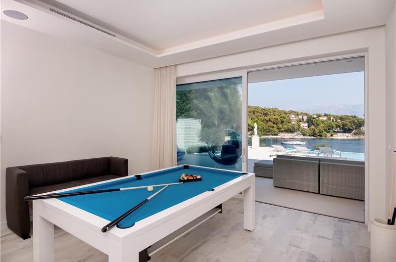 Luxury 6 Bedroom Brac Island Beach Front Villa With Heated Infinity Pool and lift near Sumartin sleeps 12