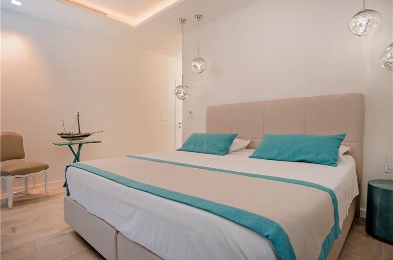 Luxury 6 Bedroom Brac Island Beach Front Villa With Heated Infinity Pool and lift near Sumartin sleeps 12