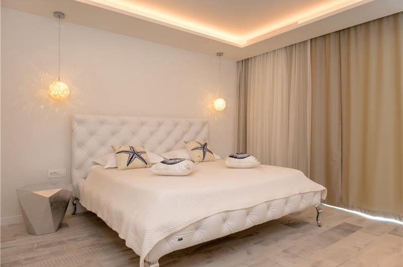 Luxury 6 Bedroom Brac Island Beach Front Villa With Heated Infinity Pool and lift near Sumartin sleeps 12