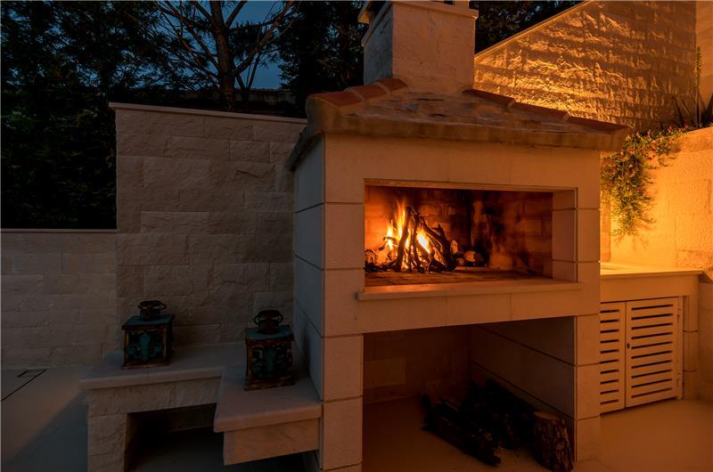 Luxury 6 Bedroom Brac Island Beach Front Villa With Heated Infinity Pool and lift near Sumartin sleeps 12