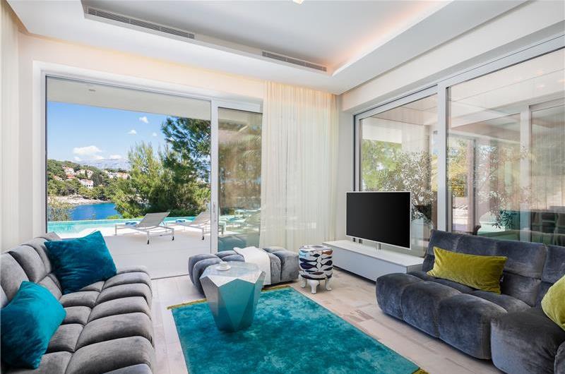 Luxury 6 Bedroom Brac Island Beach Front Villa With Heated Infinity Pool and lift near Sumartin sleeps 12