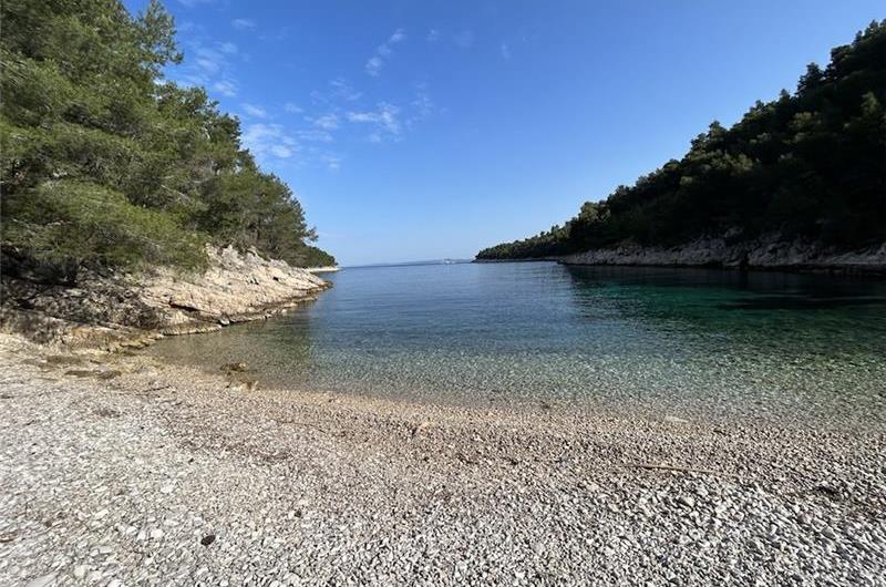 6 Bedroom villa with infinity pool set in a stunning bay near Hvar town on Hvar Island sleeps 10-12