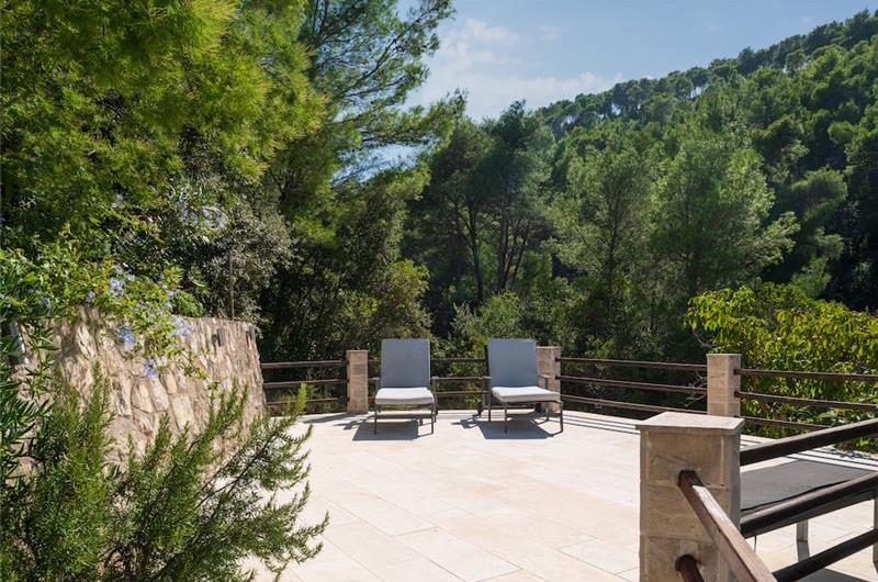 6 Bedroom villa with infinity pool set in a stunning bay near Hvar town on Hvar Island sleeps 10-12