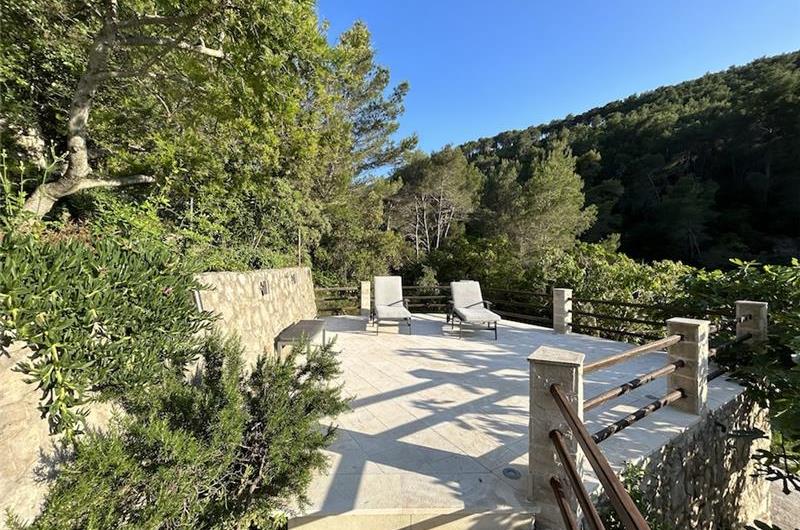 6 Bedroom villa with infinity pool set in a stunning bay near Hvar town on Hvar Island sleeps 10-12