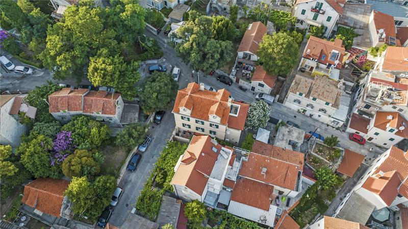 4-5 bedroom villa with Split City and Sea Views sleeps 8-10