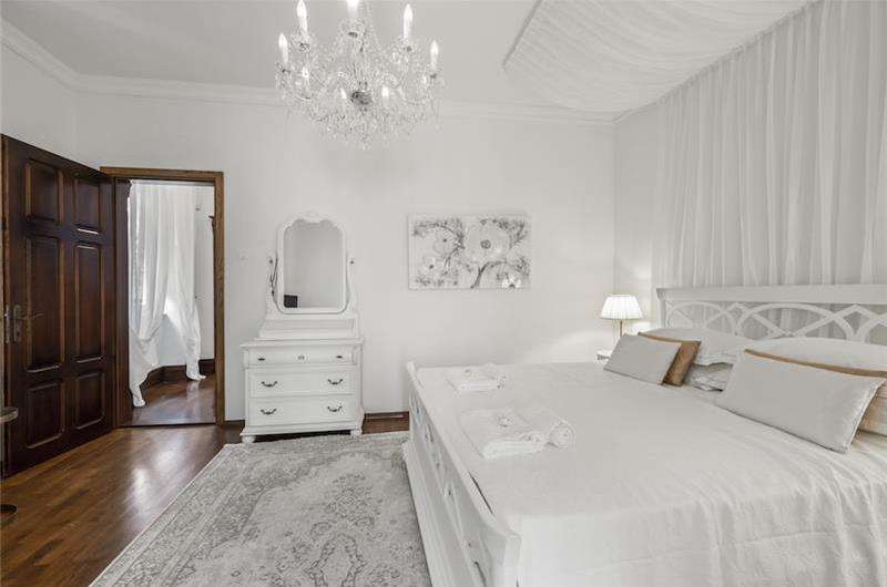 4-5 bedroom villa with Split City and Sea Views sleeps 8-10