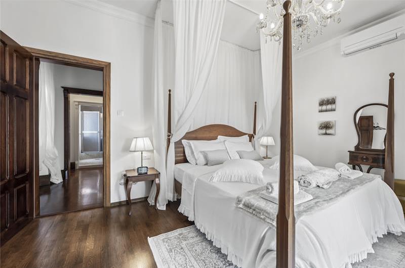 4-5 bedroom villa with Split City and Sea Views sleeps 8-10