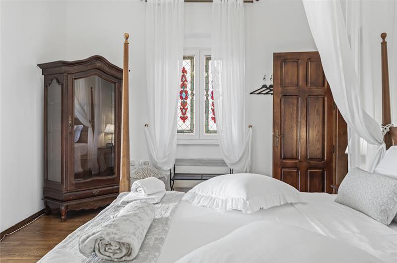 4-5 bedroom villa with Split City and Sea Views sleeps 8-10