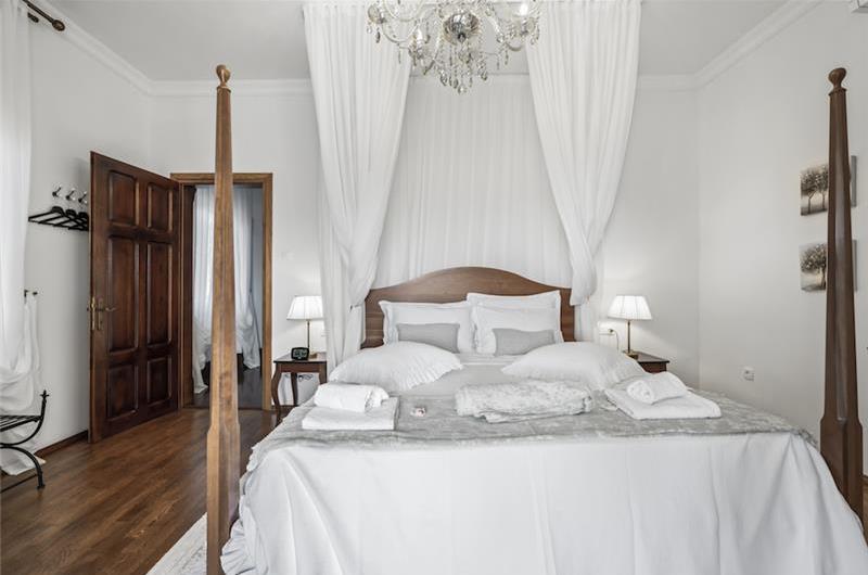 4-5 bedroom villa with Split City and Sea Views sleeps 8-10