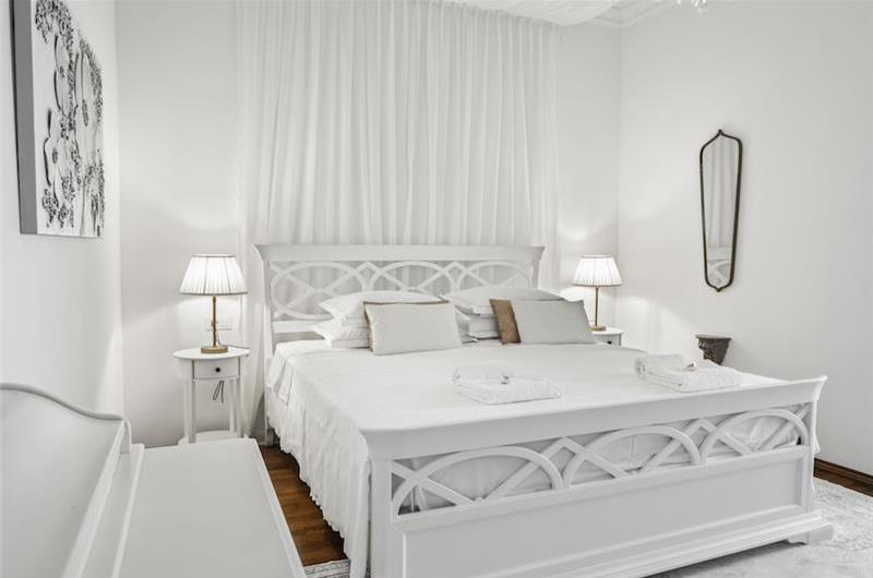 4-5 bedroom villa with Split City and Sea Views sleeps 8-10