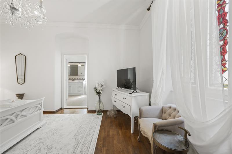 4-5 bedroom villa with Split City and Sea Views sleeps 8-10