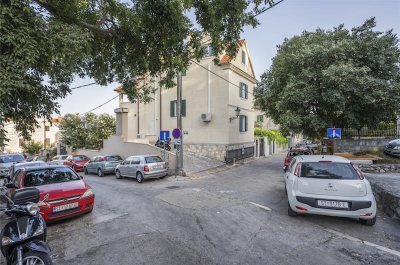 4-5 bedroom villa with Split City and Sea Views sleeps 8-10