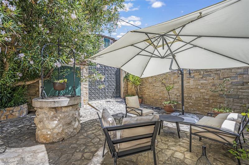 4-5 bedroom villa with Split City and Sea Views sleeps 8-10