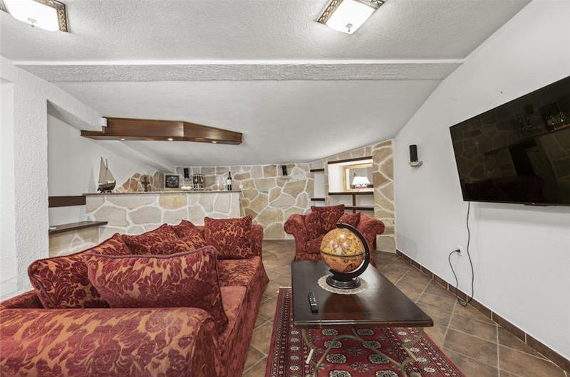 4-5 bedroom villa with Split City and Sea Views sleeps 8-10
