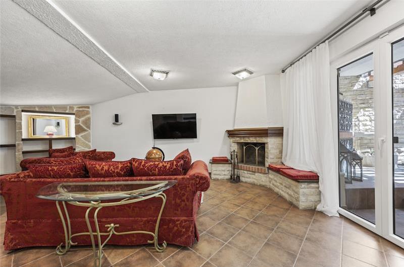 4-5 bedroom villa with Split City and Sea Views sleeps 8-10