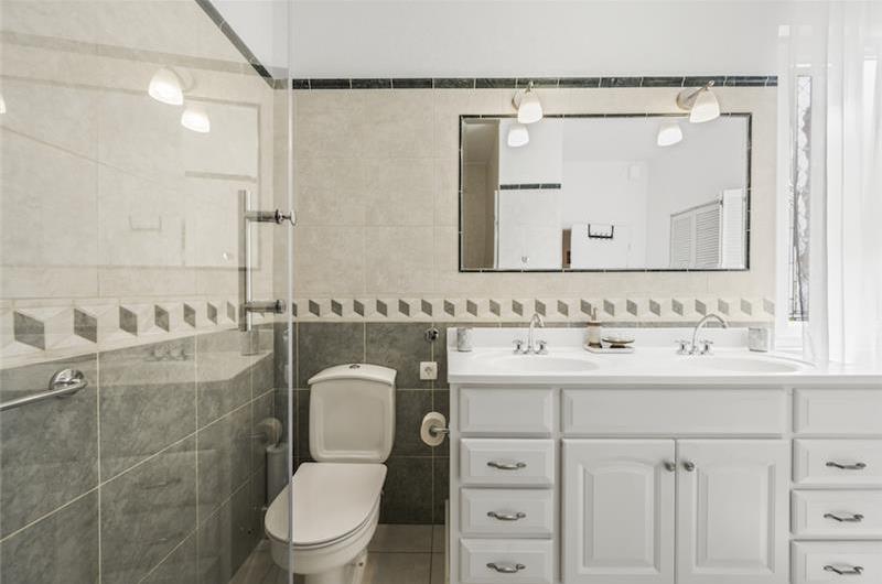 4-5 bedroom villa with Split City and Sea Views sleeps 8-10