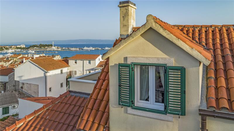 4-5 bedroom villa with Split City and Sea Views sleeps 8-10