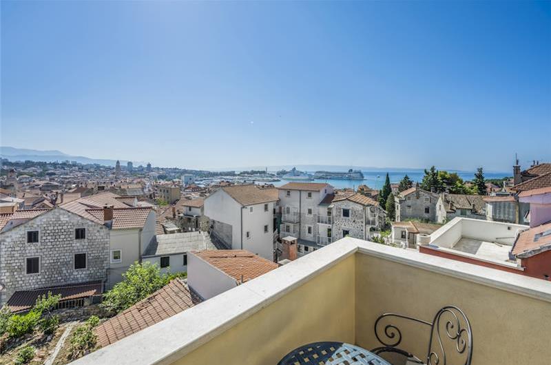 4-5 bedroom villa with Split City and Sea Views sleeps 8-10