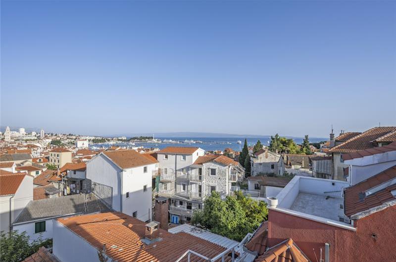 4-5 bedroom villa with Split City and Sea Views sleeps 8-10