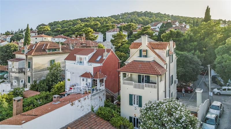 4-5 bedroom villa with Split City and Sea Views sleeps 8-10